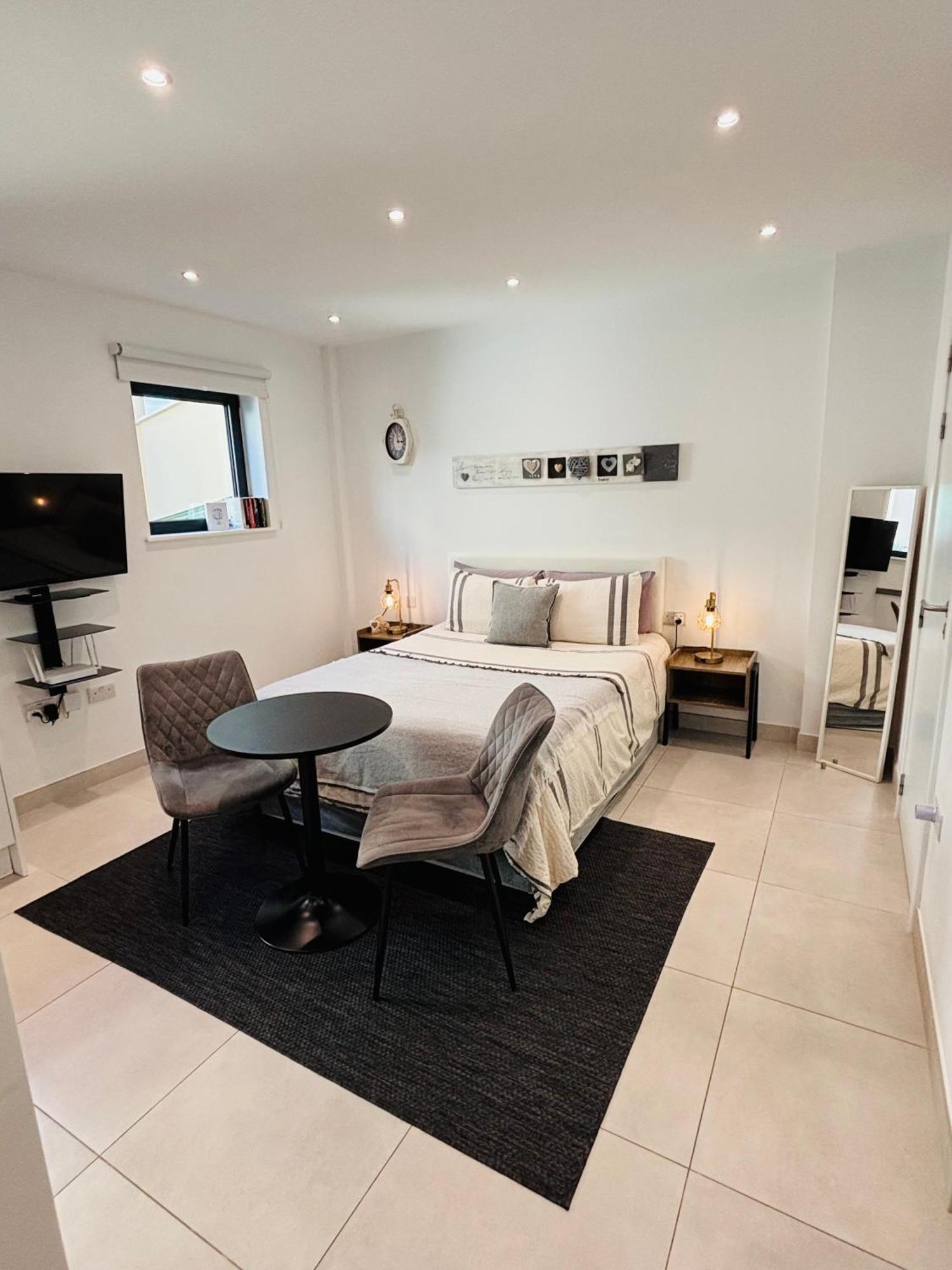 Gibraltar Central Suites Εξωτερικό φωτογραφία